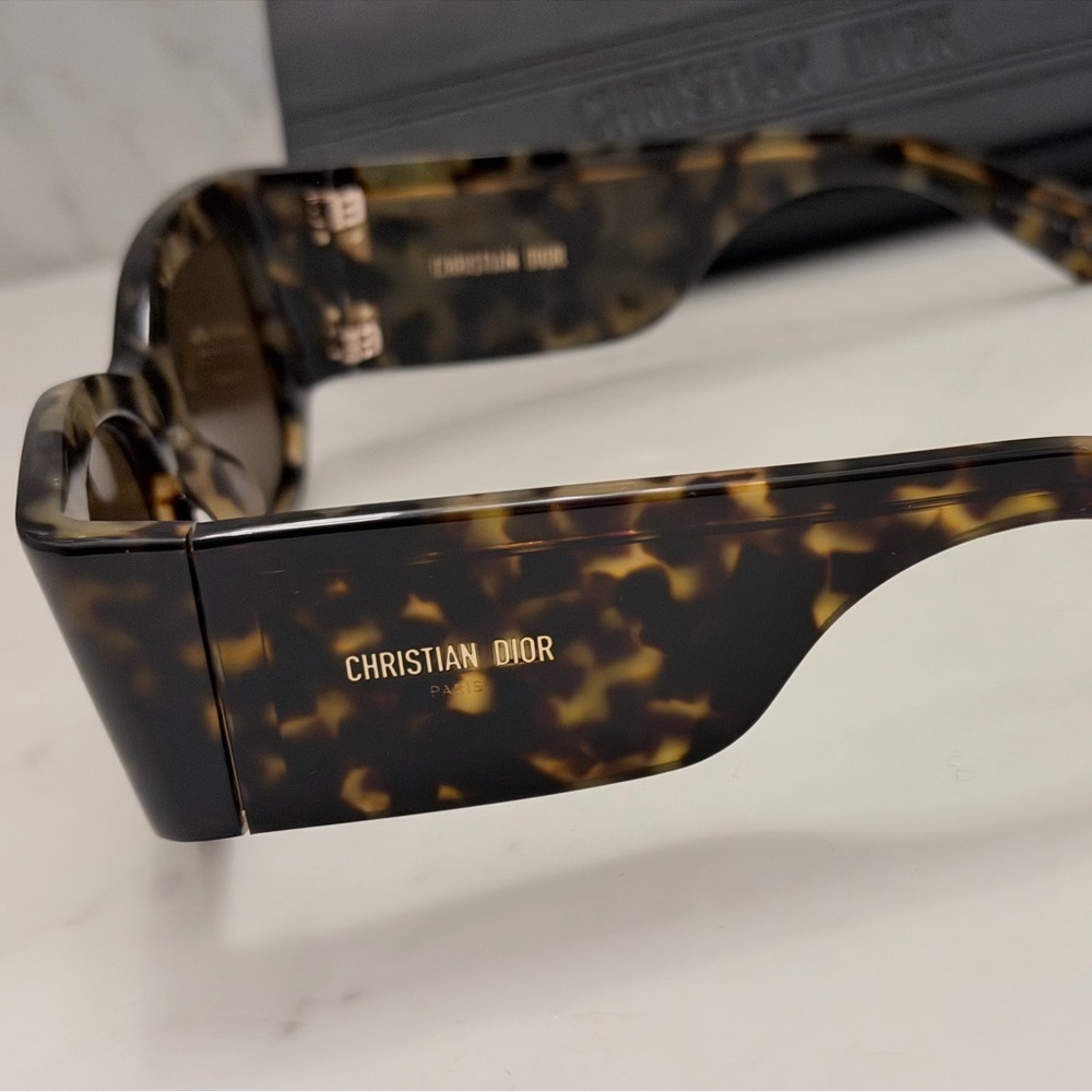 ❌SOLD❌ DIOR Brown Tortoise Sunglasses - Picture 11 of 11